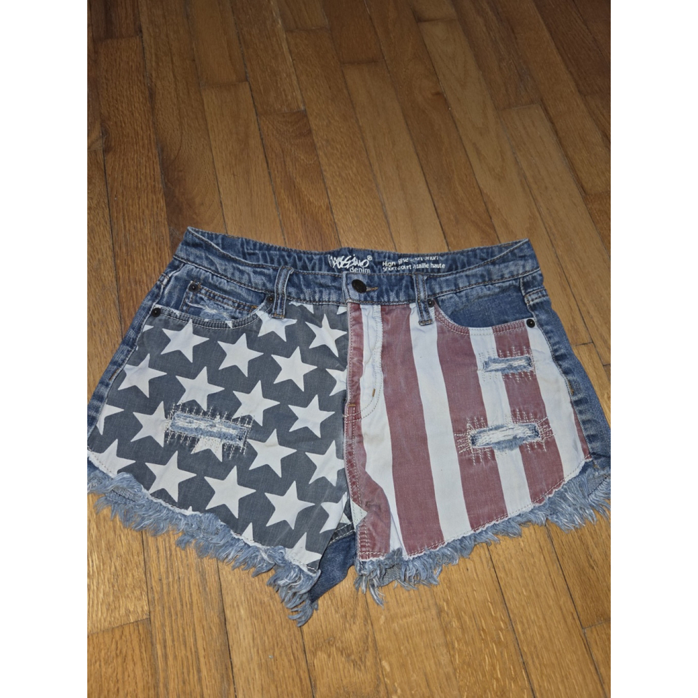 Vintage Mossimo American Flag Stars and Stripes Distressed Denim Shorts Size 6